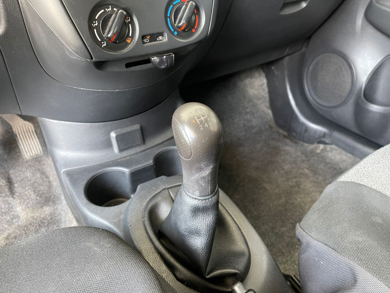 Nissan Versa 4 pts. Sense, TM5, a/ac., VE. 2018