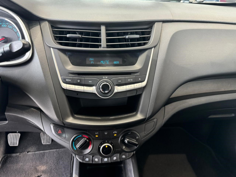 Chevrolet Aveo 4 pts. LS, TM5, a/ac., R-14 2019