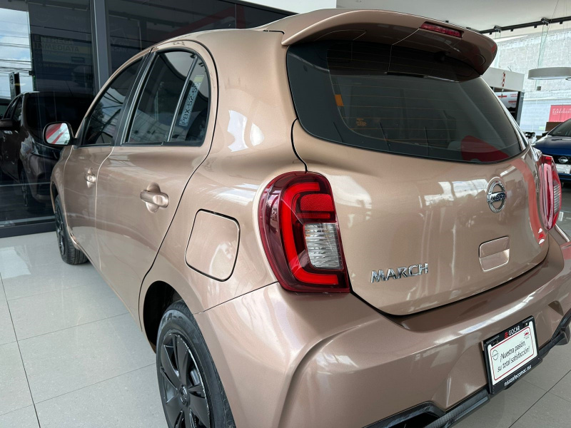 Nissan March 5 pts. HB Sense, TM5, a/ac., R-14 (cambio de línea) 2021