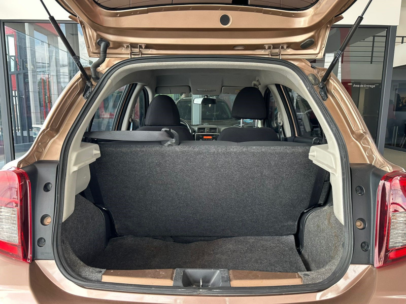 Nissan March 5 pts. HB Sense, TM5, a/ac., R-14 (cambio de línea) 2021