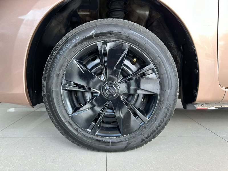 Nissan March 5 pts. HB Sense, TM5, a/ac., R-14 (cambio de línea) 2021