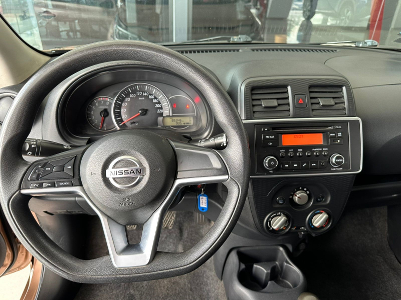 Nissan March 5 pts. HB Sense, TM5, a/ac., R-14 (cambio de línea) 2021