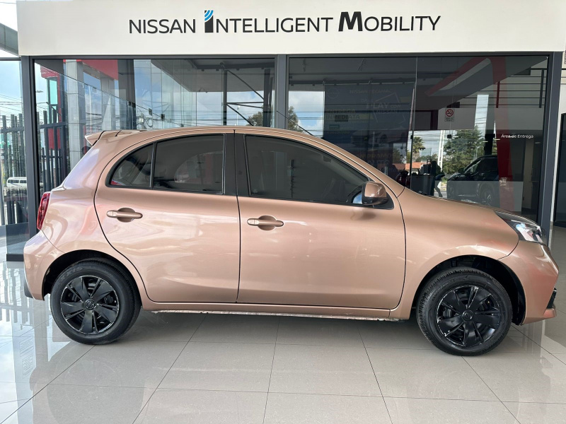 Nissan March 5 pts. HB Sense, TM5, a/ac., R-14 (cambio de línea) 2021