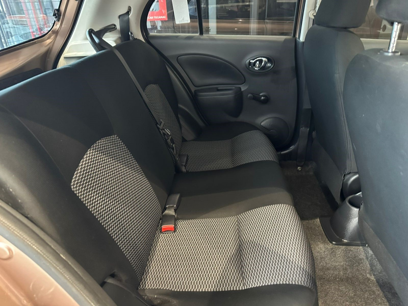 Nissan March 5 pts. HB Sense, TM5, a/ac., R-14 (cambio de línea) 2021