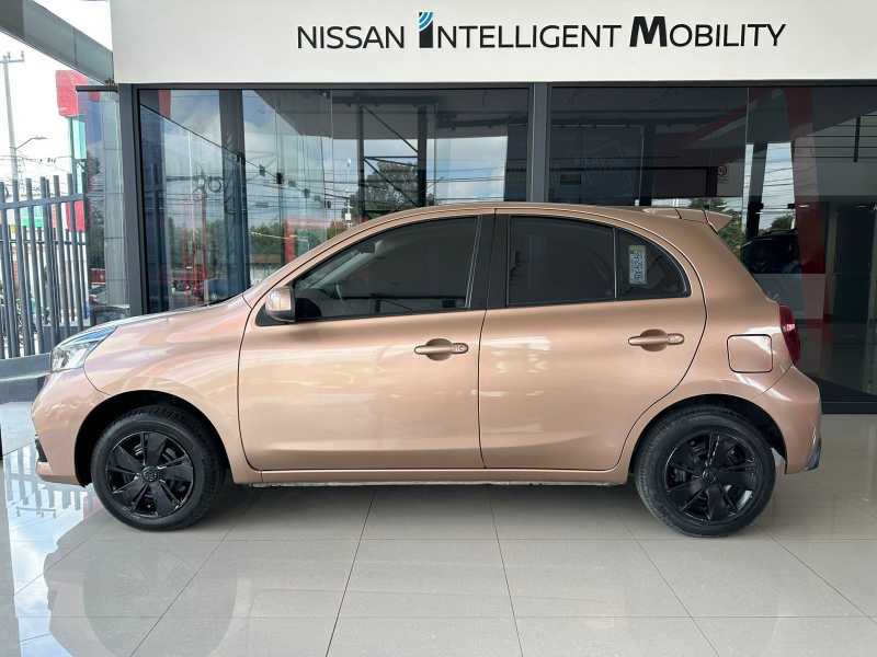 Nissan March 5 pts. HB Sense, TM5, a/ac., R-14 (cambio de línea) 2021