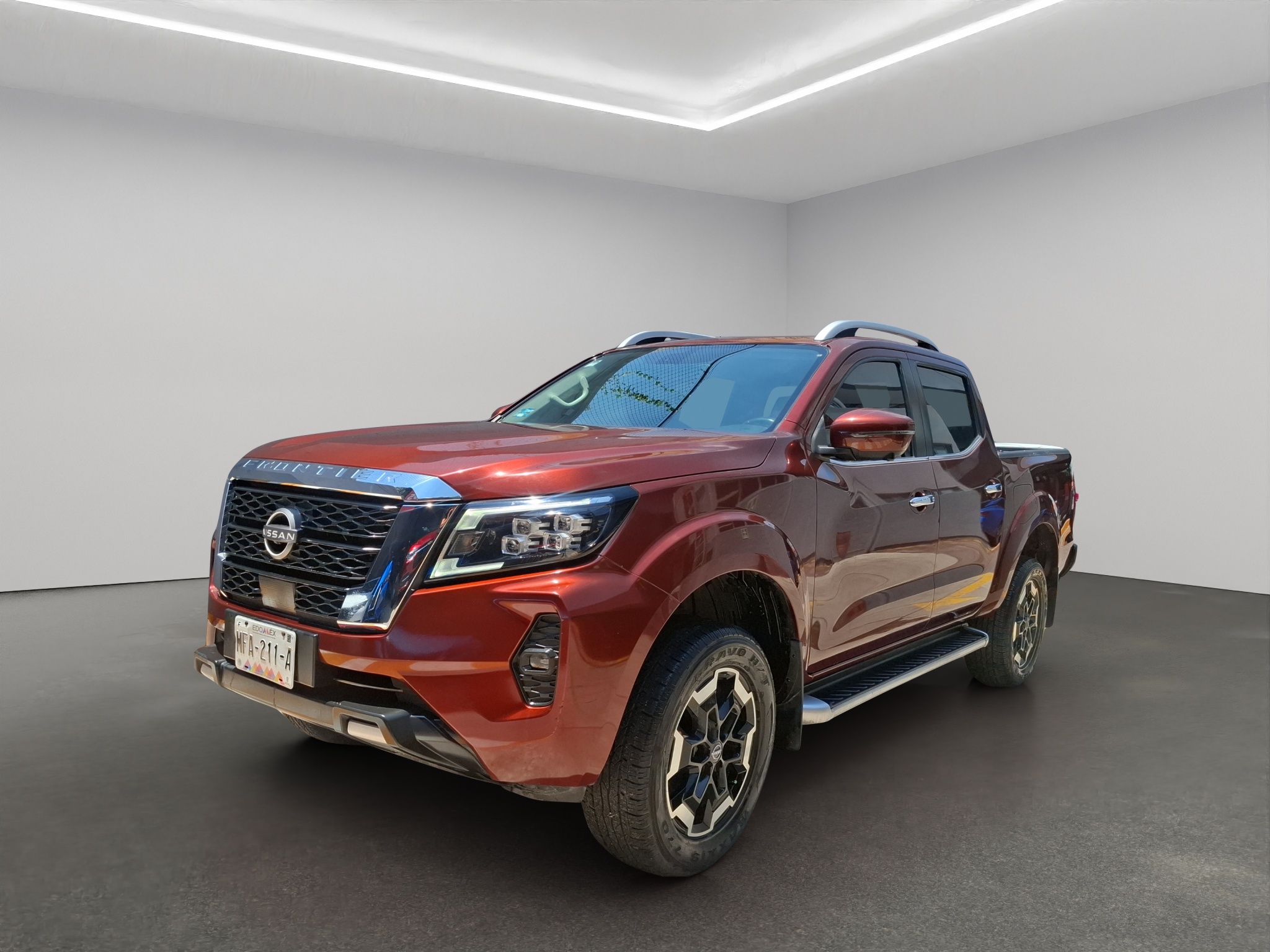 Nissan Comerciales Frontier y NP 300 Frontier Pick-Up 4 pts. Frontier Platinum LE, Doble Cab., L4, 2.5l, TA, a/ac., piel, f. led, RA-18 2023