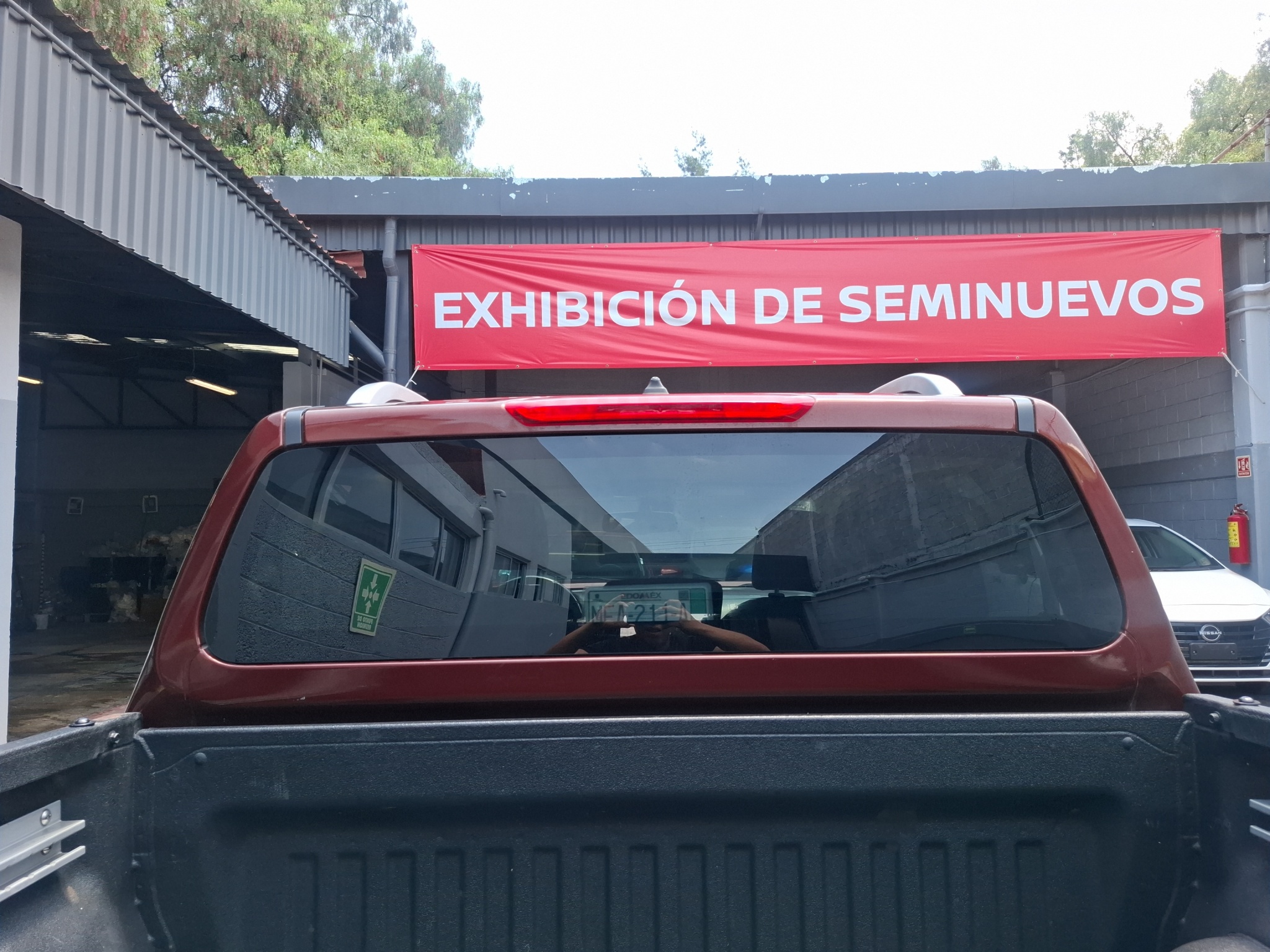 Nissan Comerciales Frontier y NP 300 Frontier Pick-Up 4 pts. Frontier Platinum LE, Doble Cab., L4, 2.5l, TA, a/ac., piel, f. led, RA-18 2023