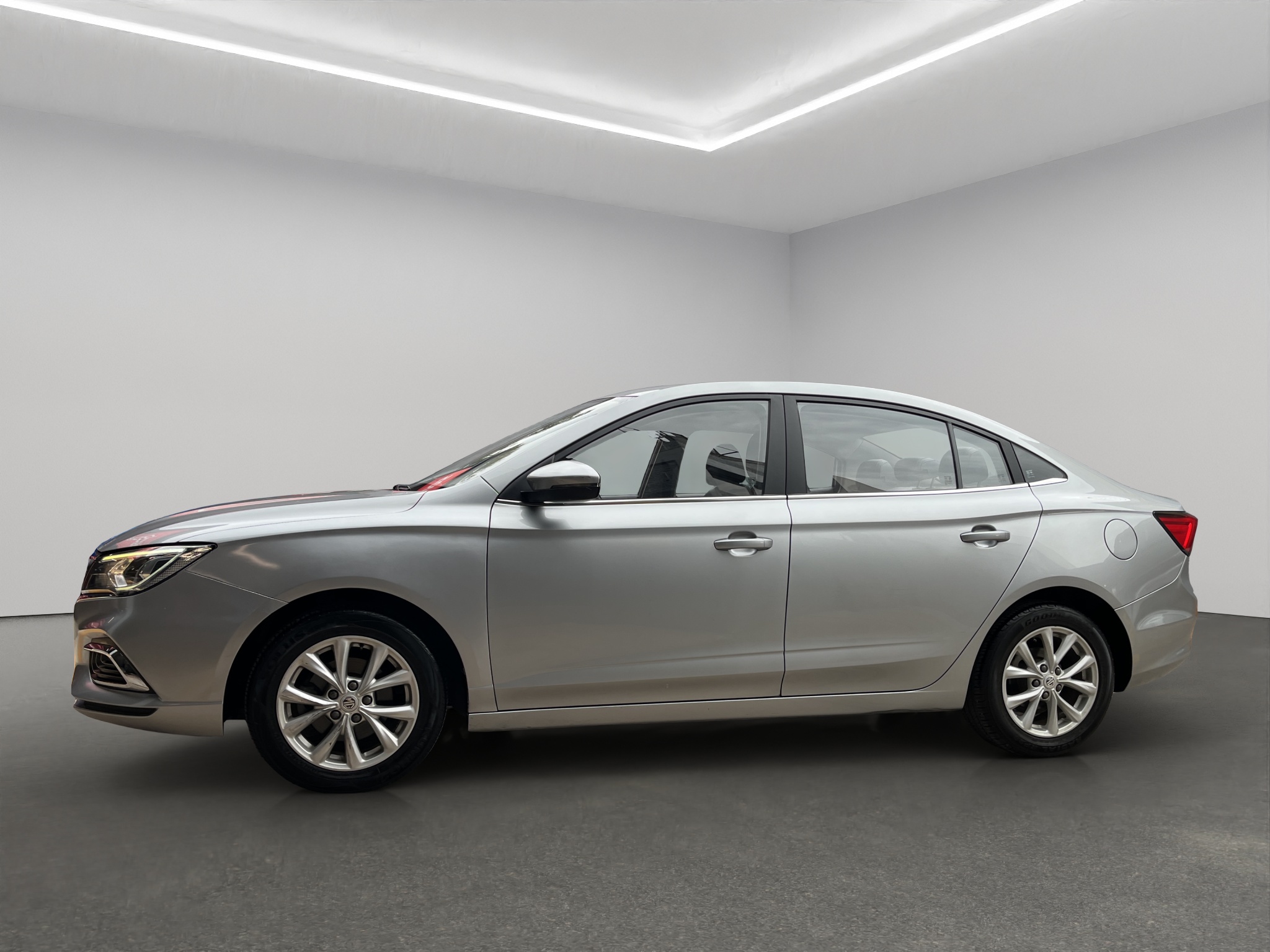 MG MG5 4 pts. Excite, 1.5l, AT, VE, piel, RA-16 2023