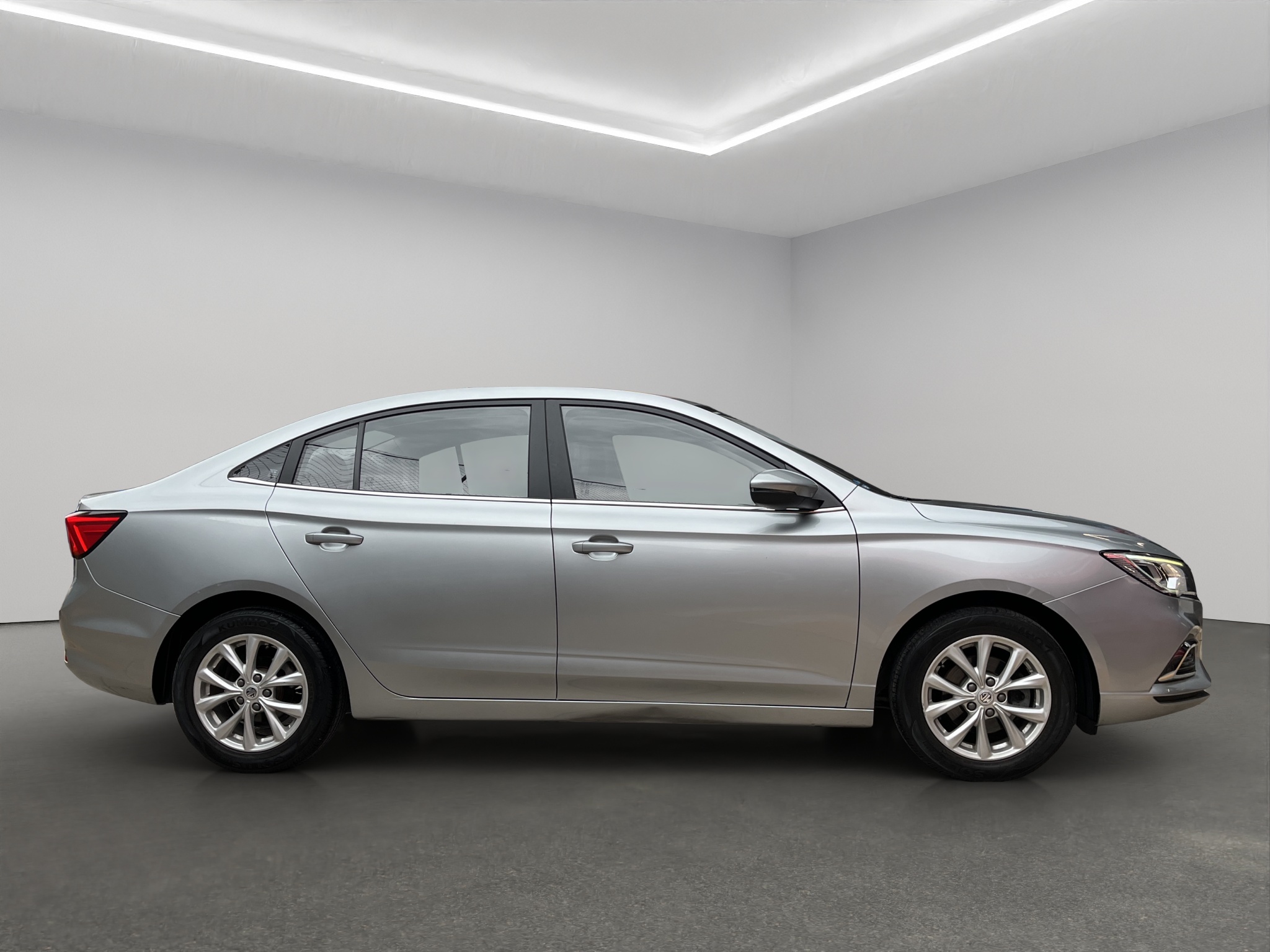 MG MG5 4 pts. Excite, 1.5l, AT, VE, piel, RA-16 2023