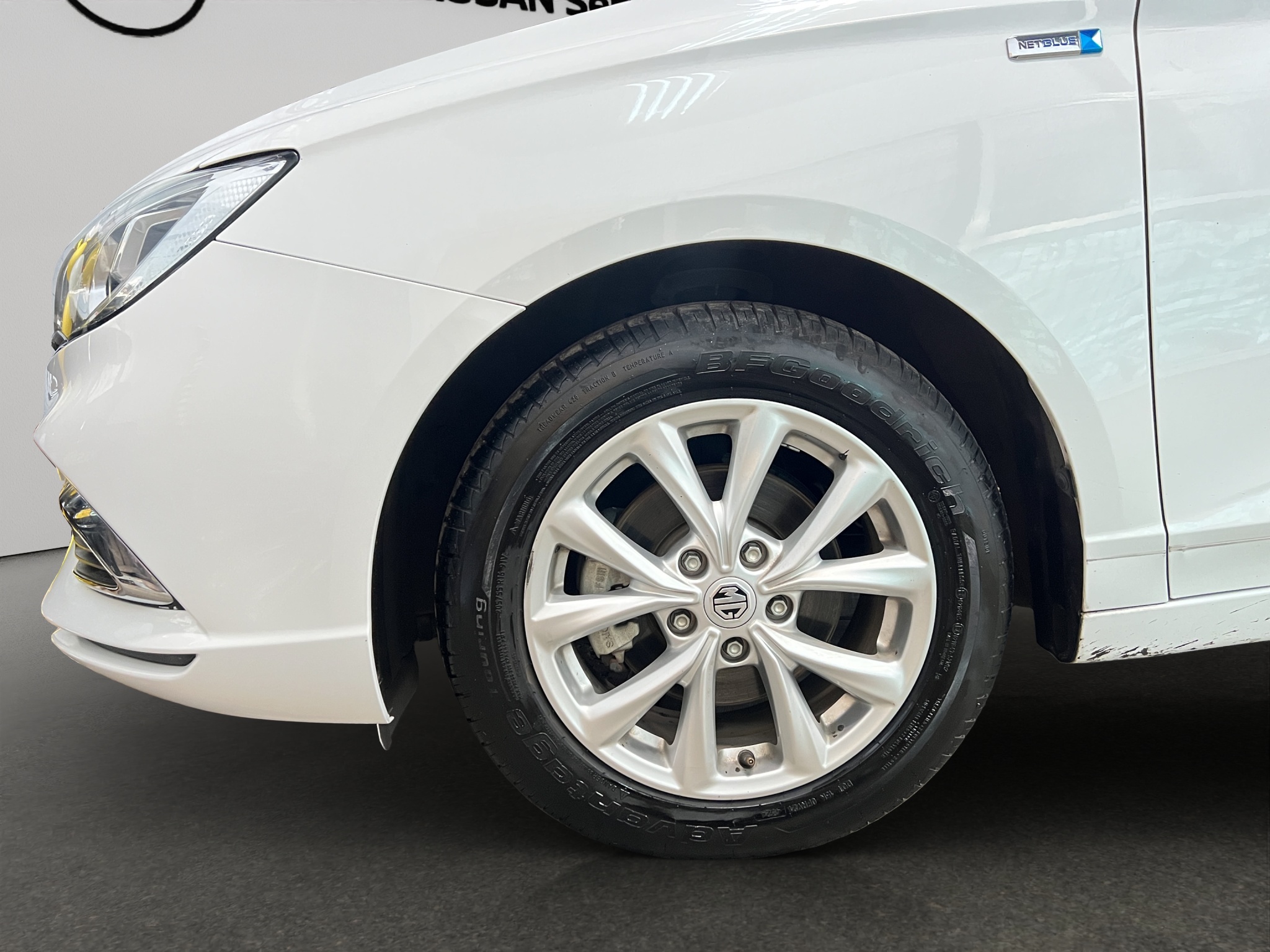MG MG5 4 pts. Excite, 1.5l, AT8, VE, piel, RA-16 2023