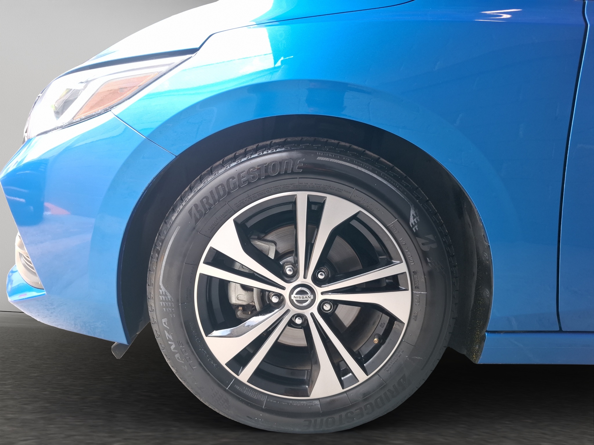 Nissan Sentra 4 pts. Sense, TM6, a/ac., RA-16 2023