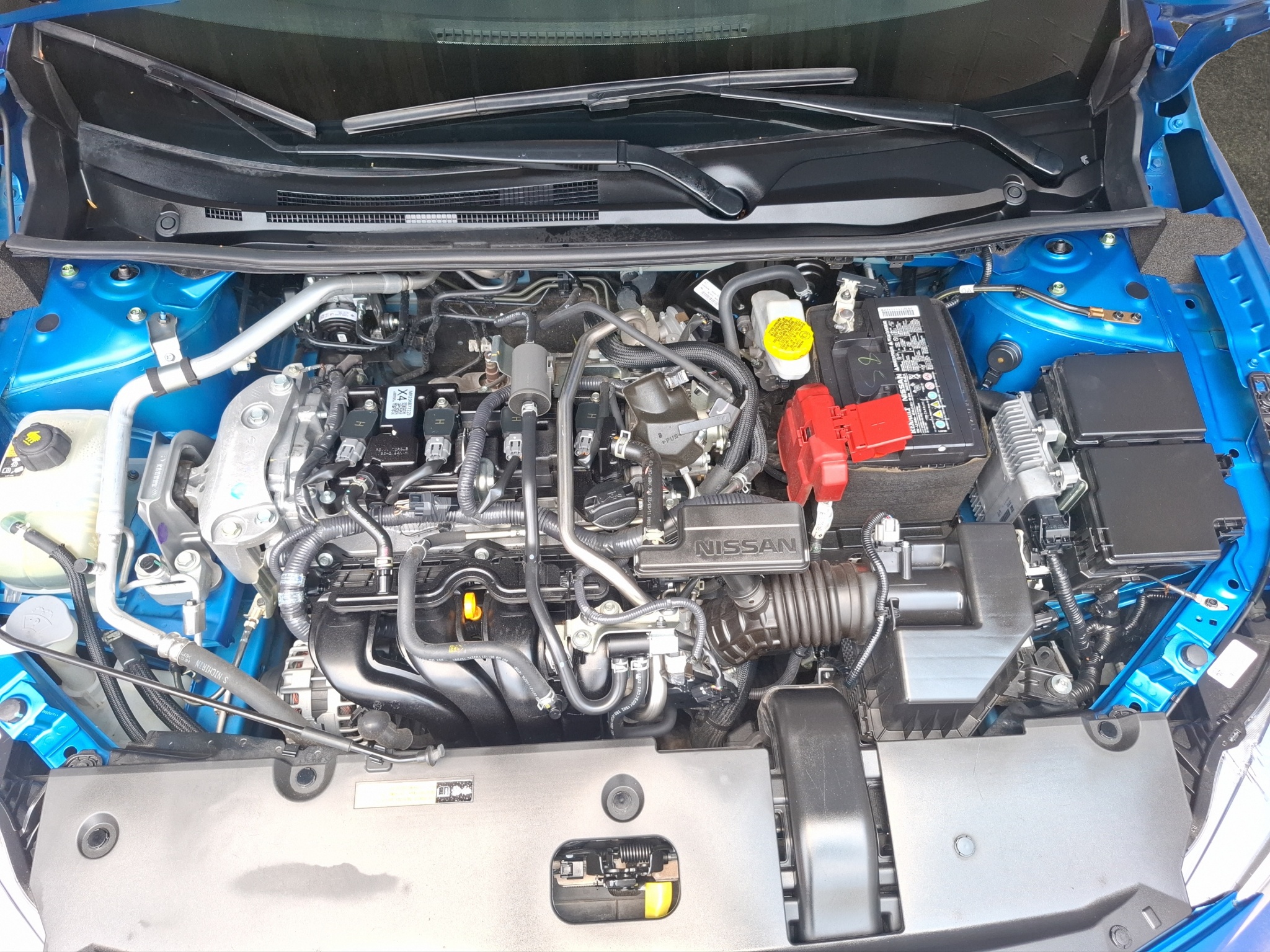 Nissan Sentra 4 pts. Sense, TM6, a/ac., RA-16 2023