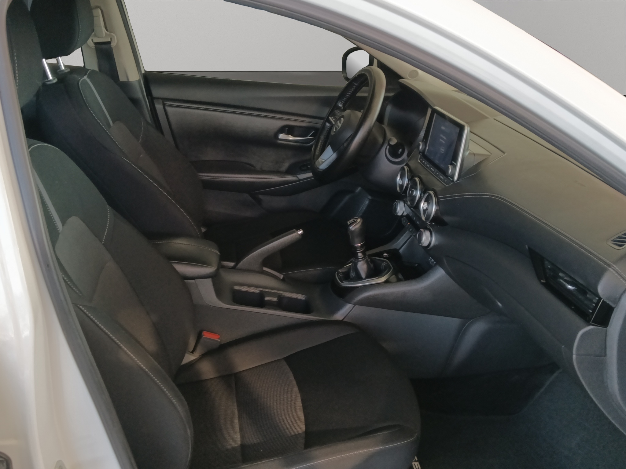 Nissan Sentra 4 pts. Advance, TM6, a/ac., f. niebla, RA-16 2023