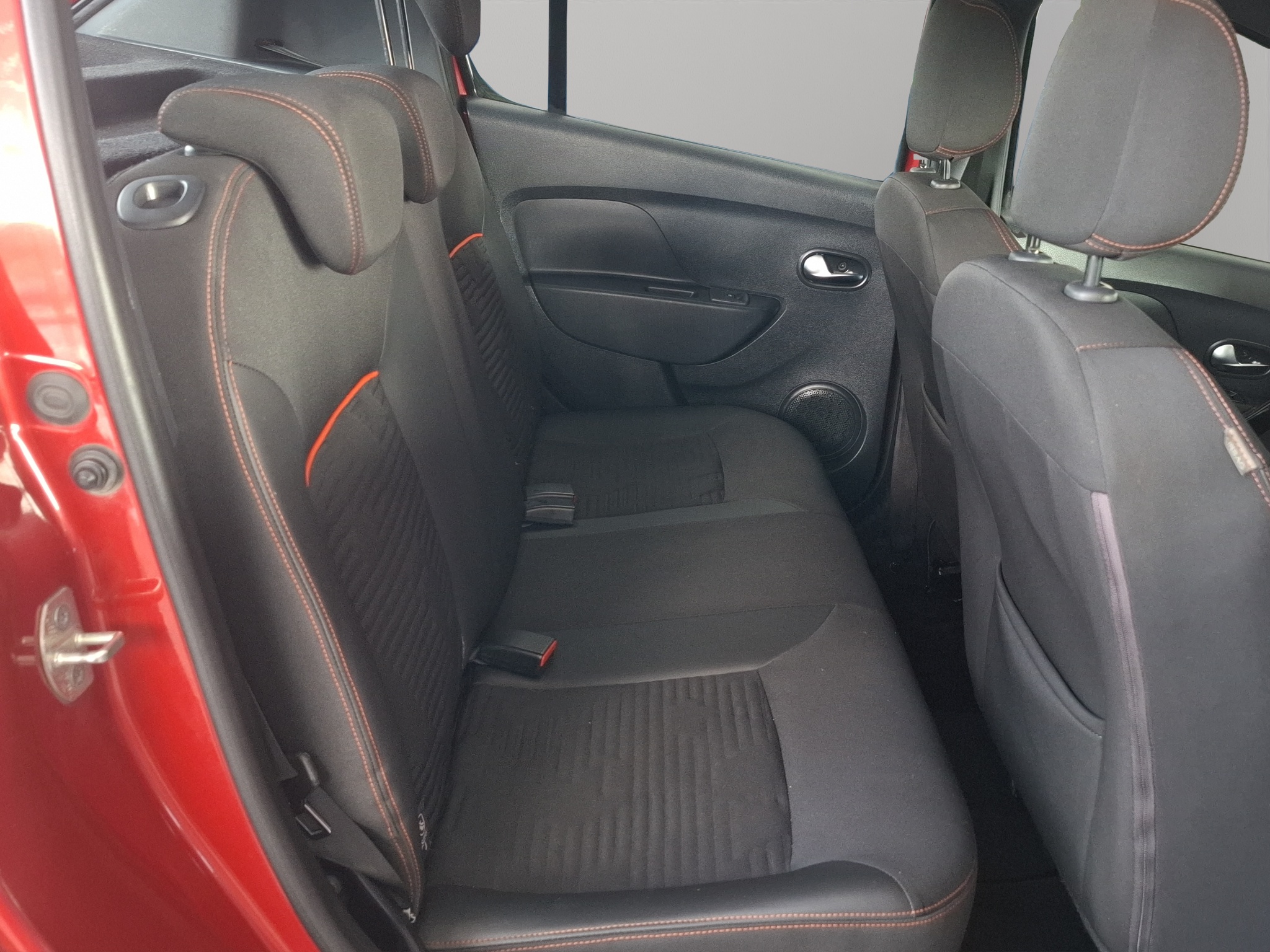 Renault Sandero y Stepway 5 pts. HB Stepway Intens, 1.6l, TM5, a/ac. Aut., VE, GPS, RA-16 2023