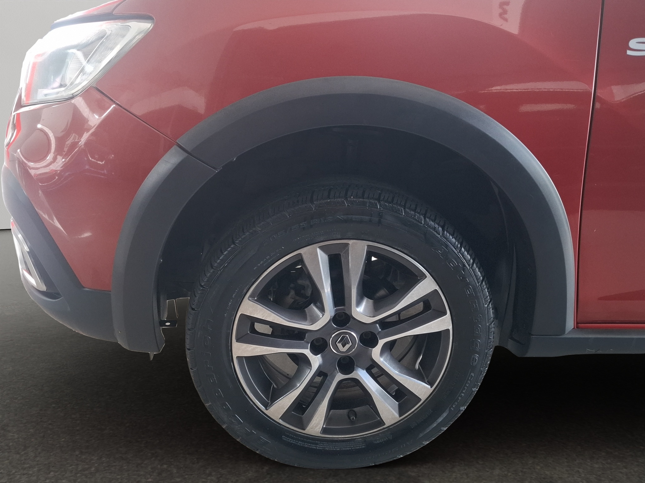 Renault Sandero y Stepway 5 pts. HB Stepway Intens, 1.6l, TM5, a/ac. Aut., VE, GPS, RA-16 2023