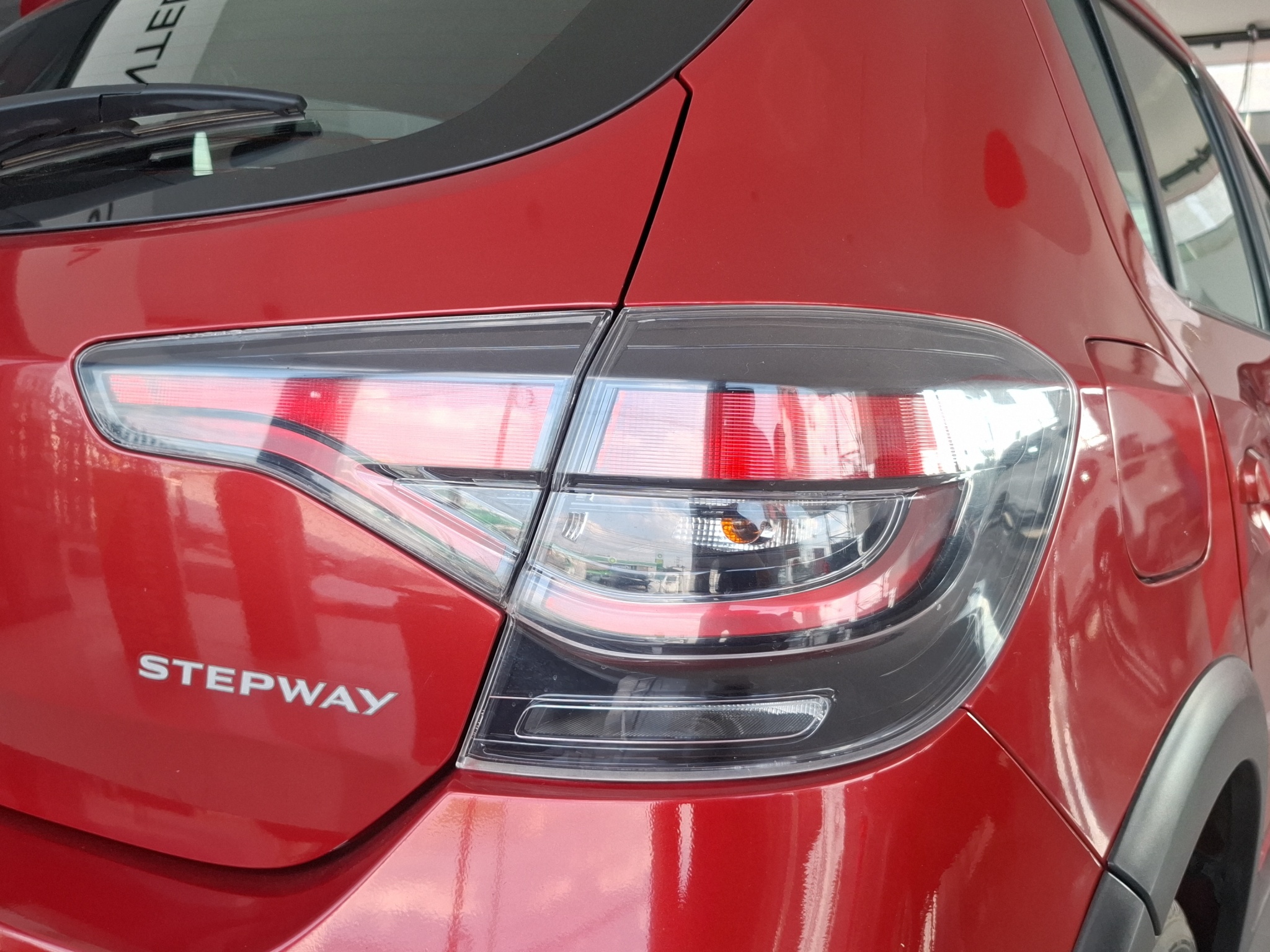 Renault Sandero y Stepway 5 pts. HB Stepway Intens, 1.6l, TM5, a/ac. Aut., VE, GPS, RA-16 2023