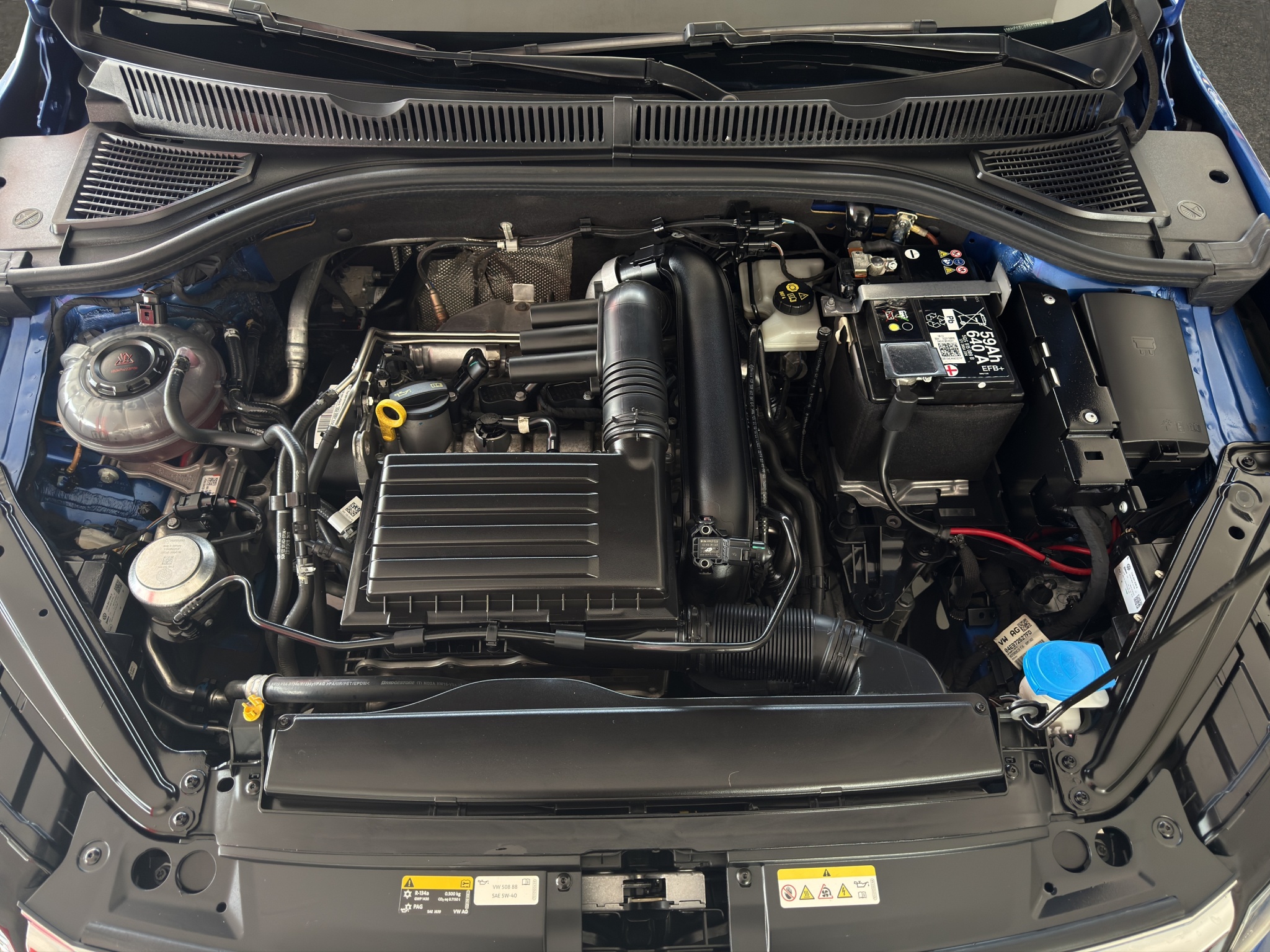 Volkswagen Jetta A7 4 pts. Confortline, 1.4T, TA, RA-16 (línea anterior) 2024