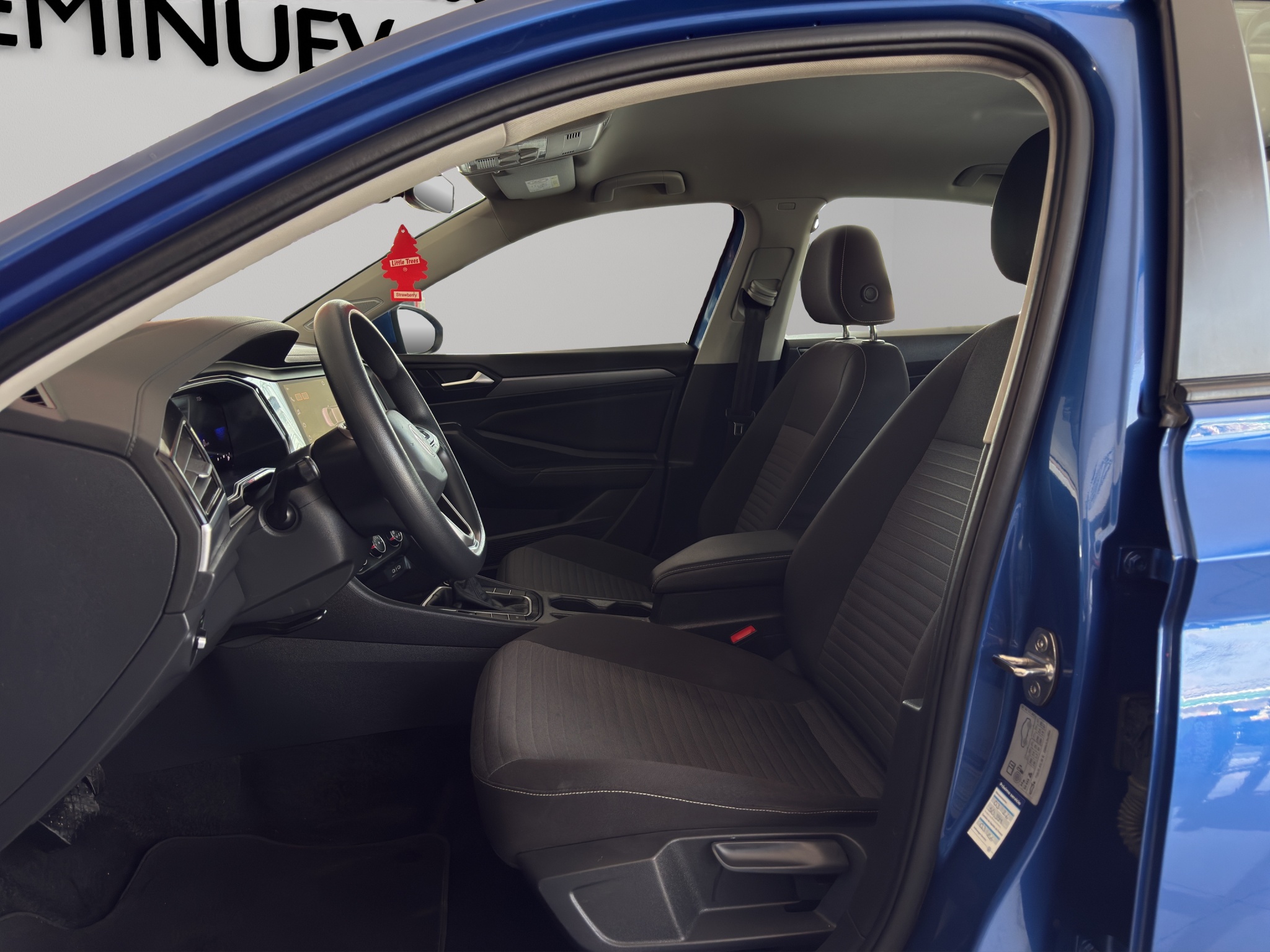 Volkswagen Jetta A7 4 pts. Confortline, 1.4T, TA, RA-16 (línea anterior) 2024