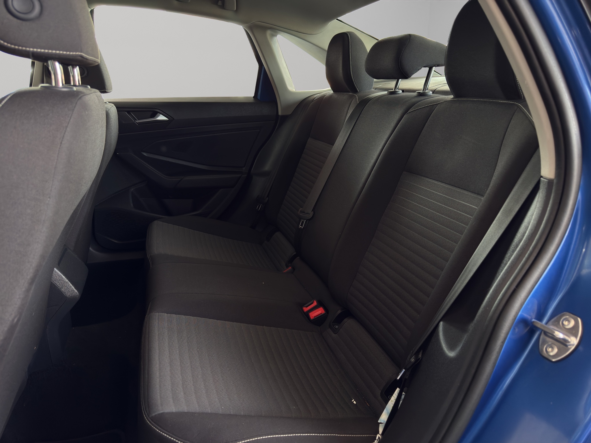 Volkswagen Jetta A7 4 pts. Confortline, 1.4T, TA, RA-16 (línea anterior) 2024