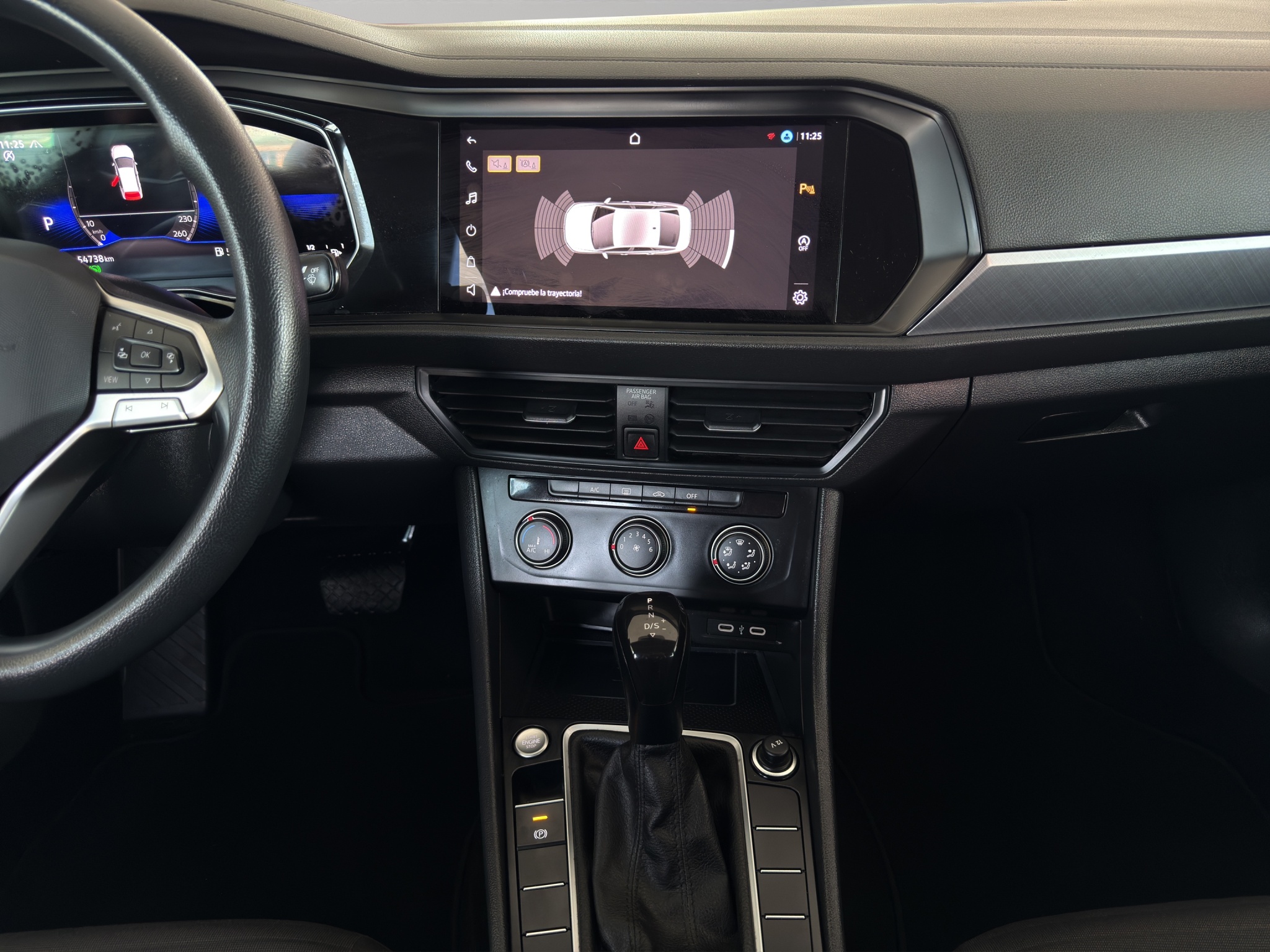 Volkswagen Jetta A7 4 pts. Confortline, 1.4T, TA, RA-16 (línea anterior) 2024