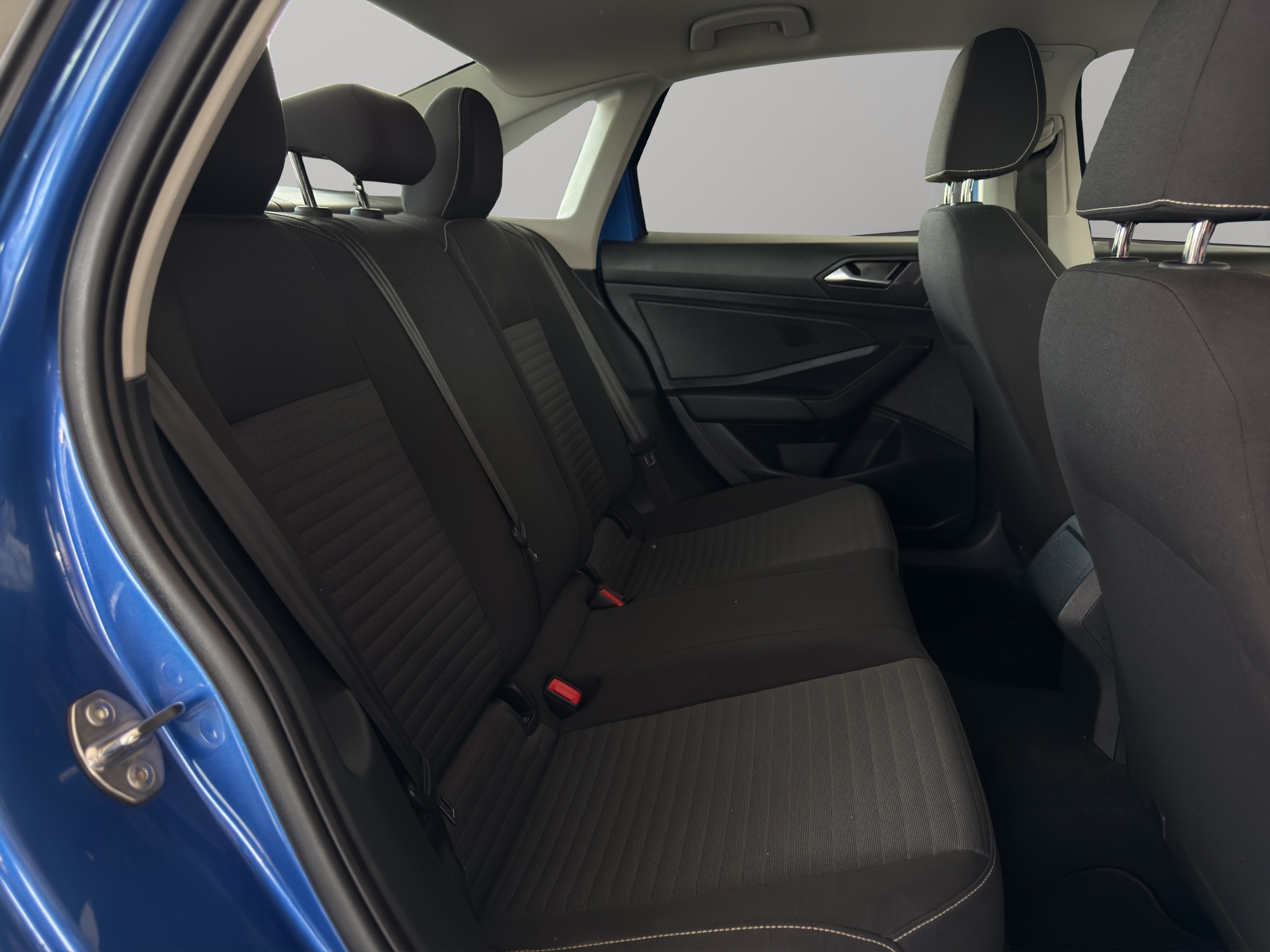 Volkswagen Jetta A7 4 pts. Confortline, 1.4T, TA, RA-16 (línea anterior) 2024