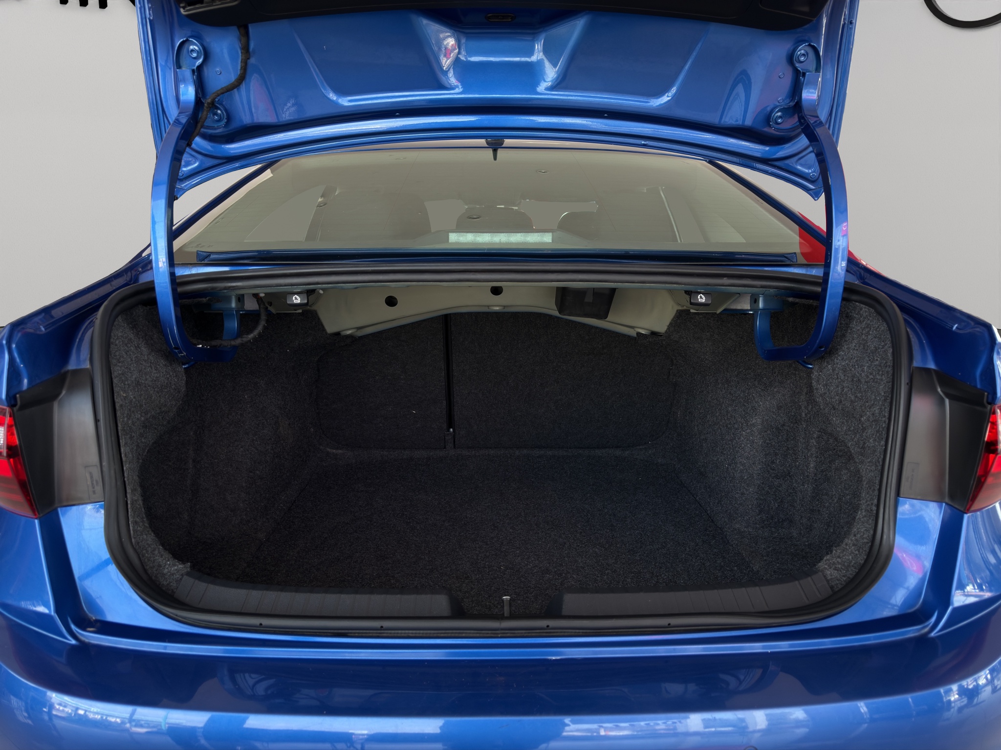 Volkswagen Jetta A7 4 pts. Confortline, 1.4T, TA, RA-16 (línea anterior) 2024