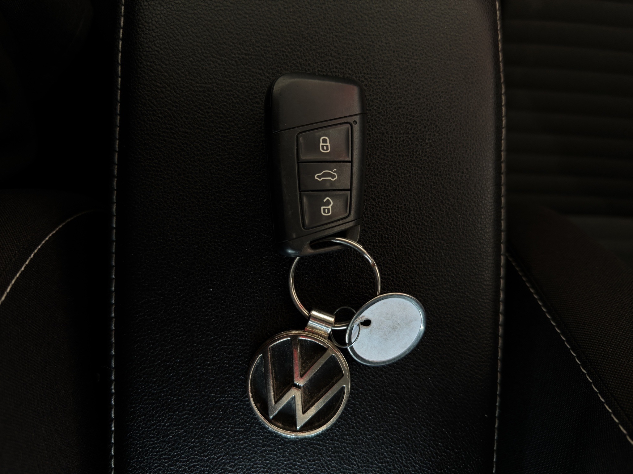 Volkswagen Jetta A7 4 pts. Confortline, 1.4T, TA, RA-16 (línea anterior) 2024