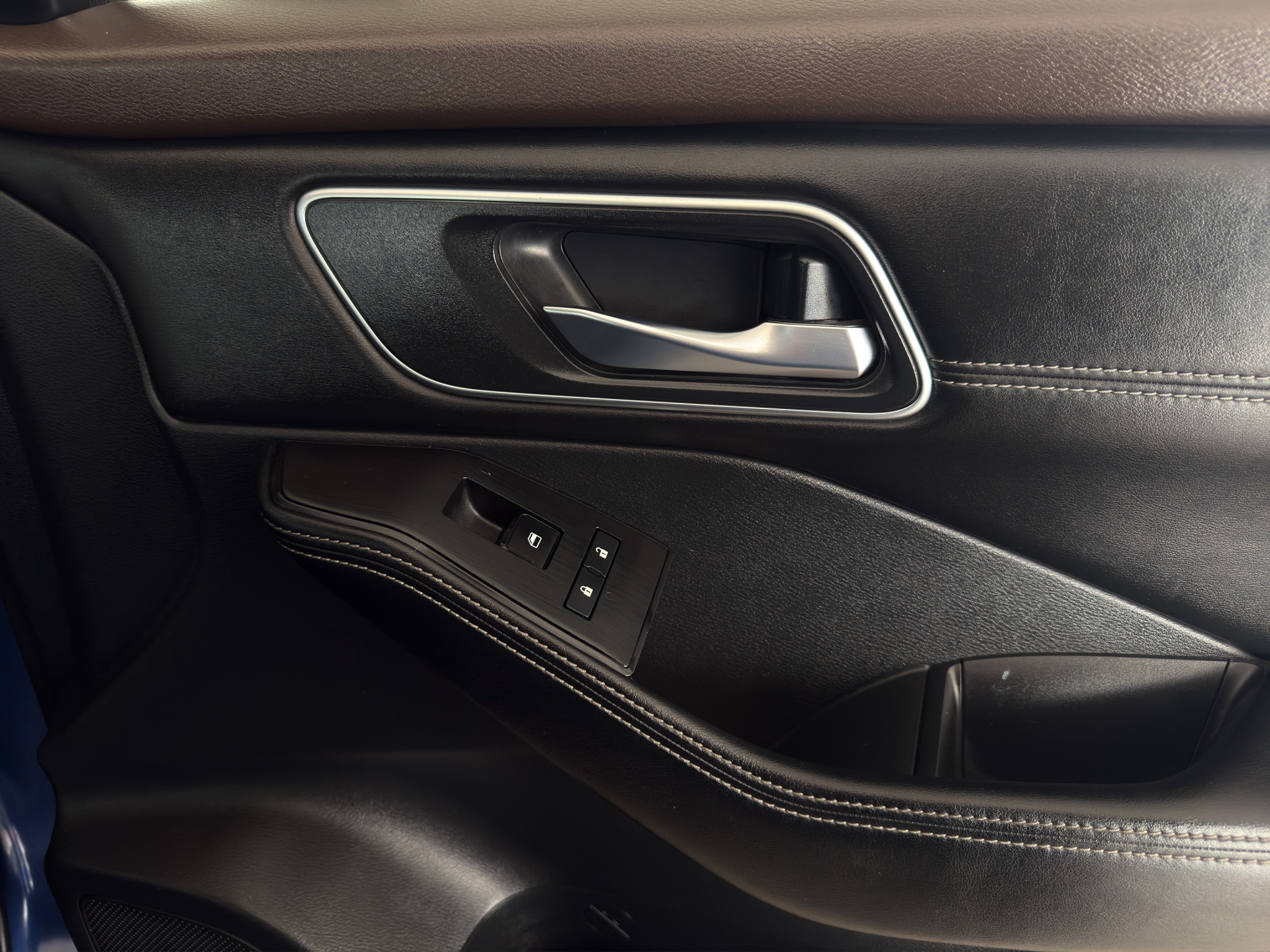 Nissan X-Trail 5 pts. Exclusive, TA, piel, RA-18 2024