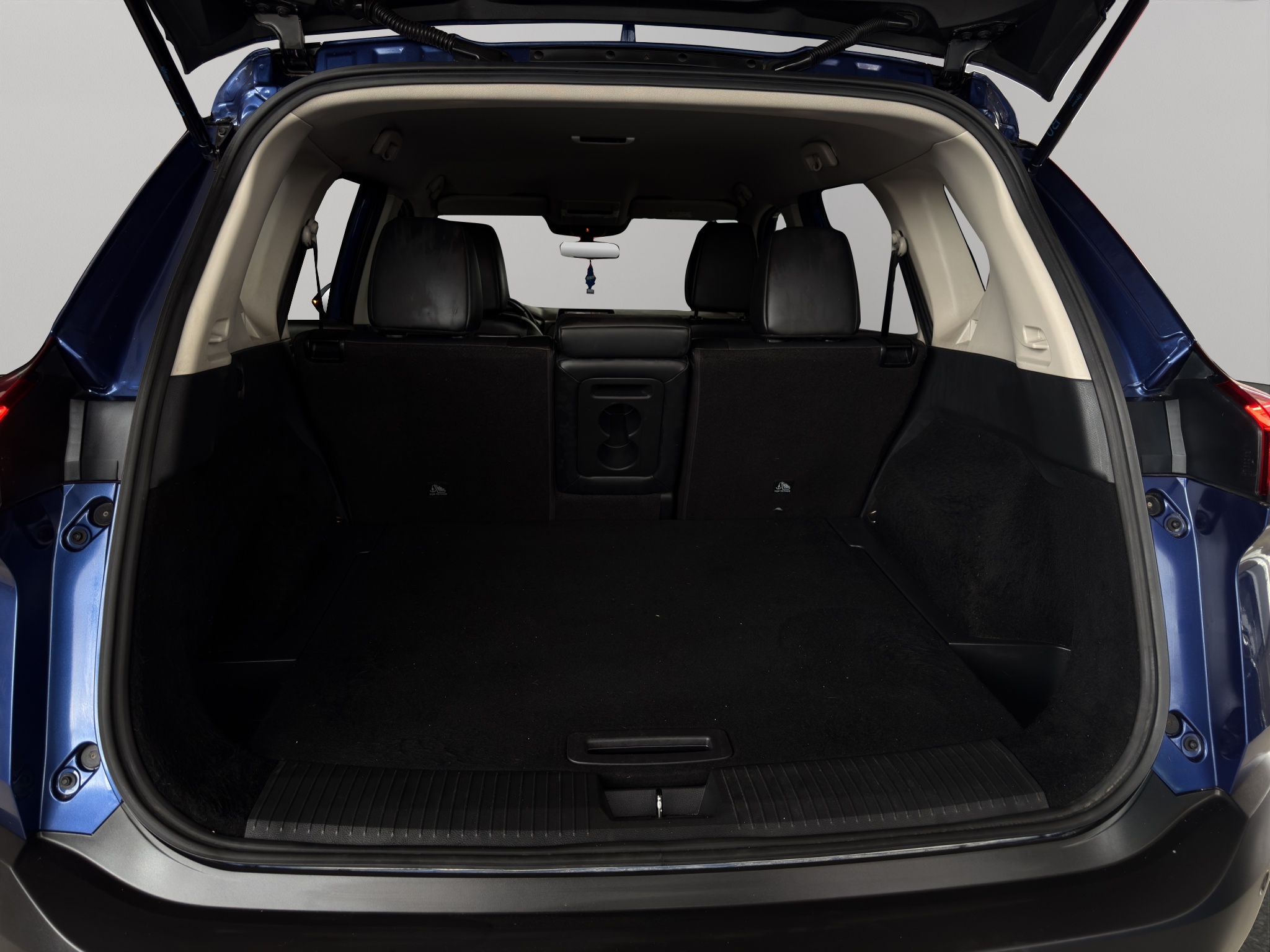 Nissan X-Trail 5 pts. Exclusive, TA, piel, RA-18 2024