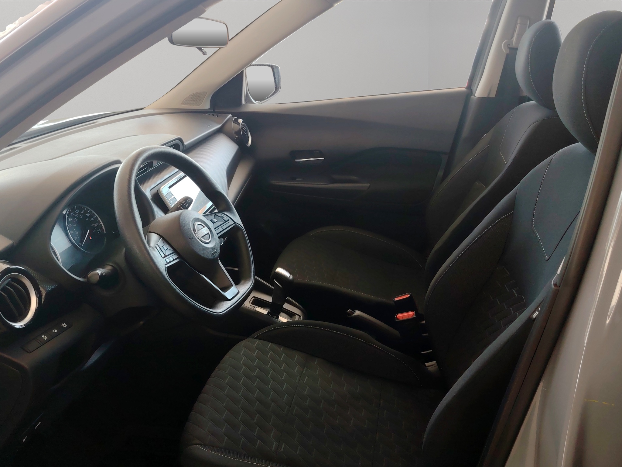 Nissan Kicks 5 pts. Play Advance, 1.6l, TM5, RA-17 (línea nueva) 2025