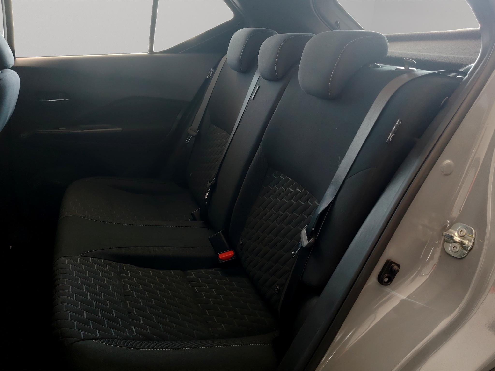 Nissan Kicks 5 pts. Play Advance, 1.6l, TM5, RA-17 (línea nueva) 2025