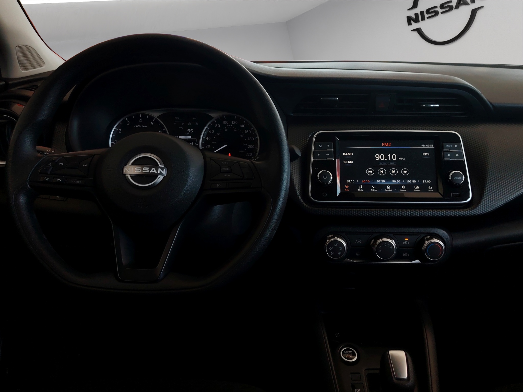 Nissan Kicks 5 pts. Play Advance, 1.6l, TM5, RA-17 (línea nueva) 2025