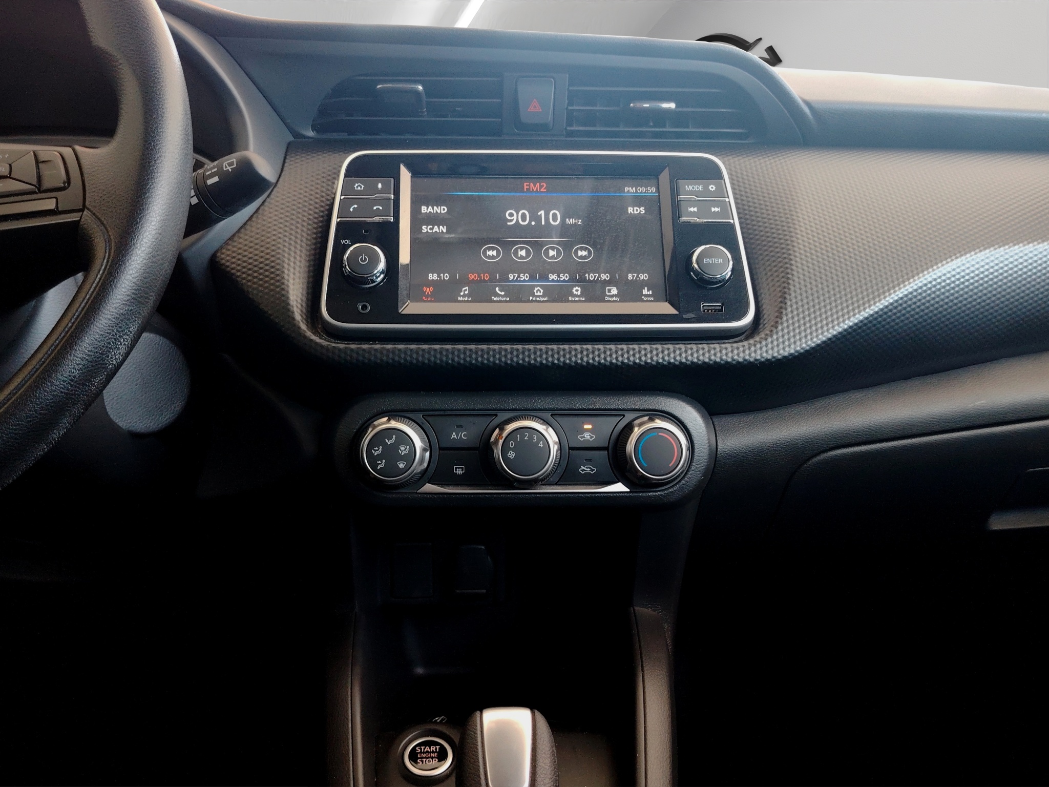 Nissan Kicks 5 pts. Play Advance, 1.6l, TM5, RA-17 (línea nueva) 2025