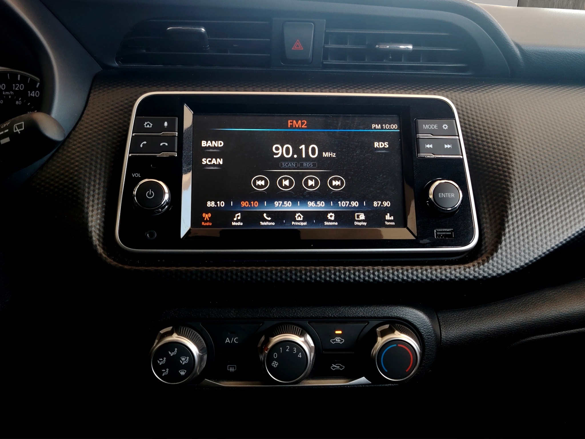 Nissan Kicks 5 pts. Play Advance, 1.6l, TM5, RA-17 (línea nueva) 2025