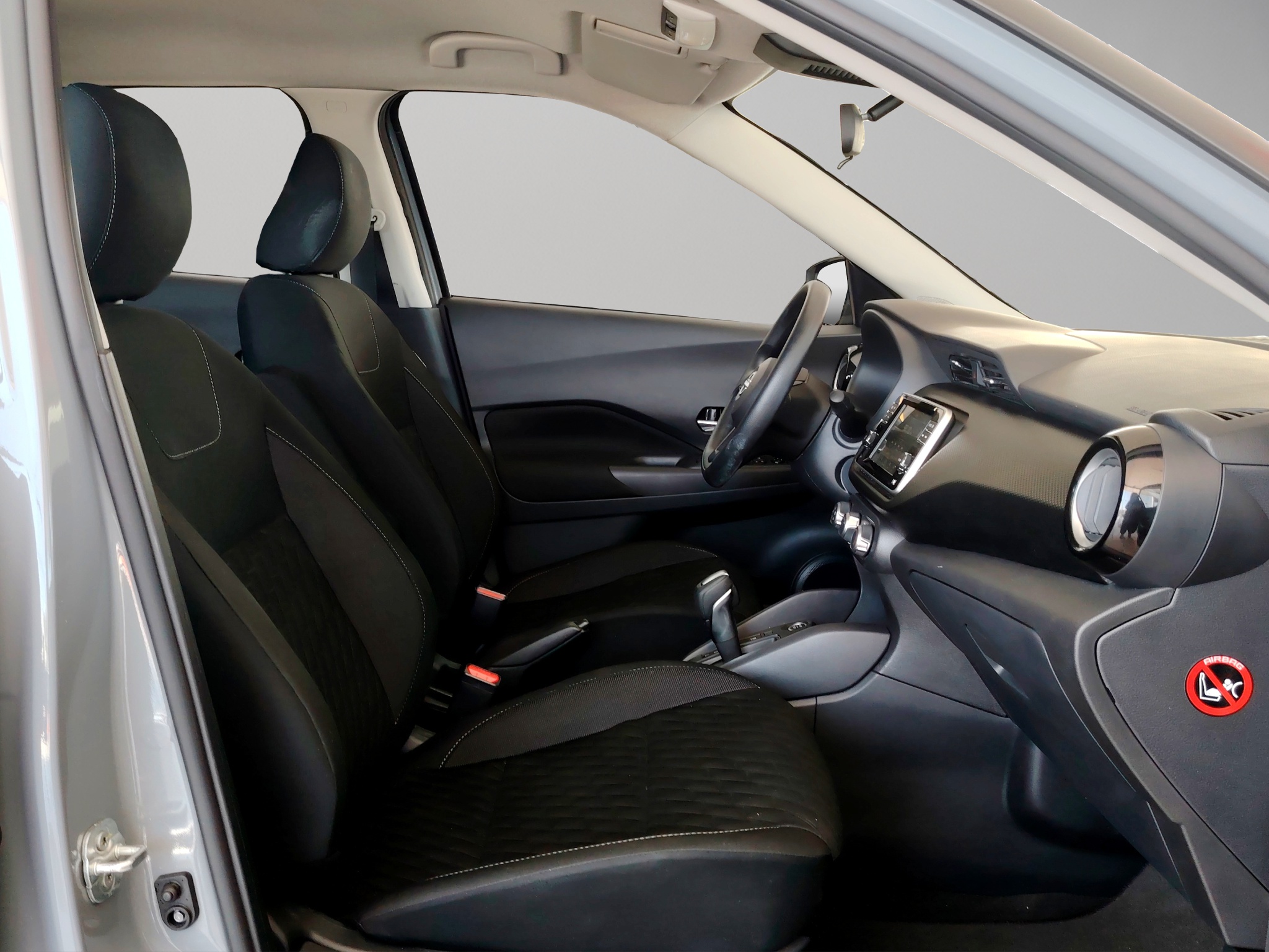 Nissan Kicks 5 pts. Play Advance, 1.6l, TM5, RA-17 (línea nueva) 2025