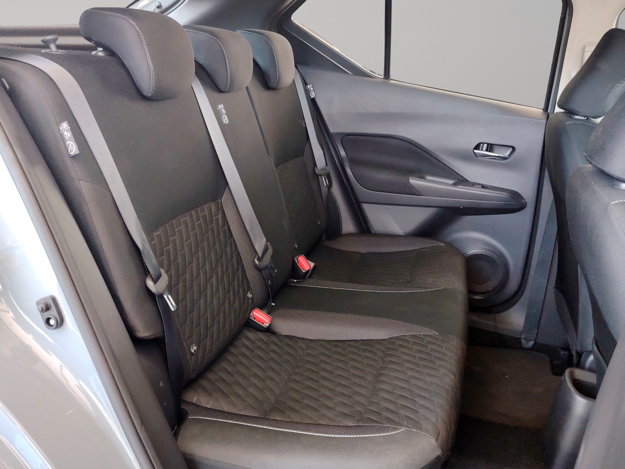 Nissan Kicks 5 pts. Play Advance, 1.6l, TM5, RA-17 (línea nueva) 2025