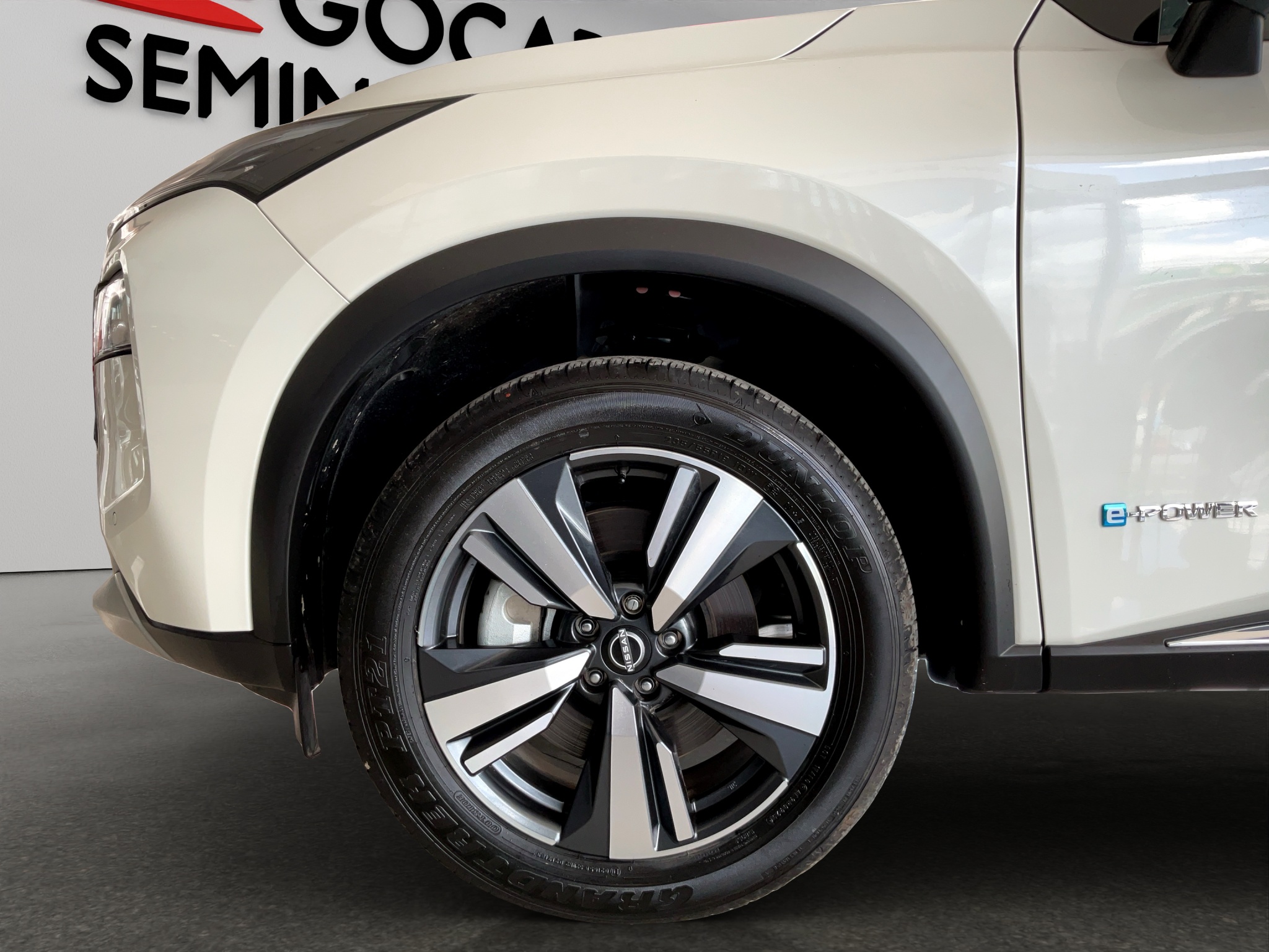 Nissan X-Trail  5 pts. Platinum Plus, TA, piel, QCP, GPS, ADAS, RA-19 2025