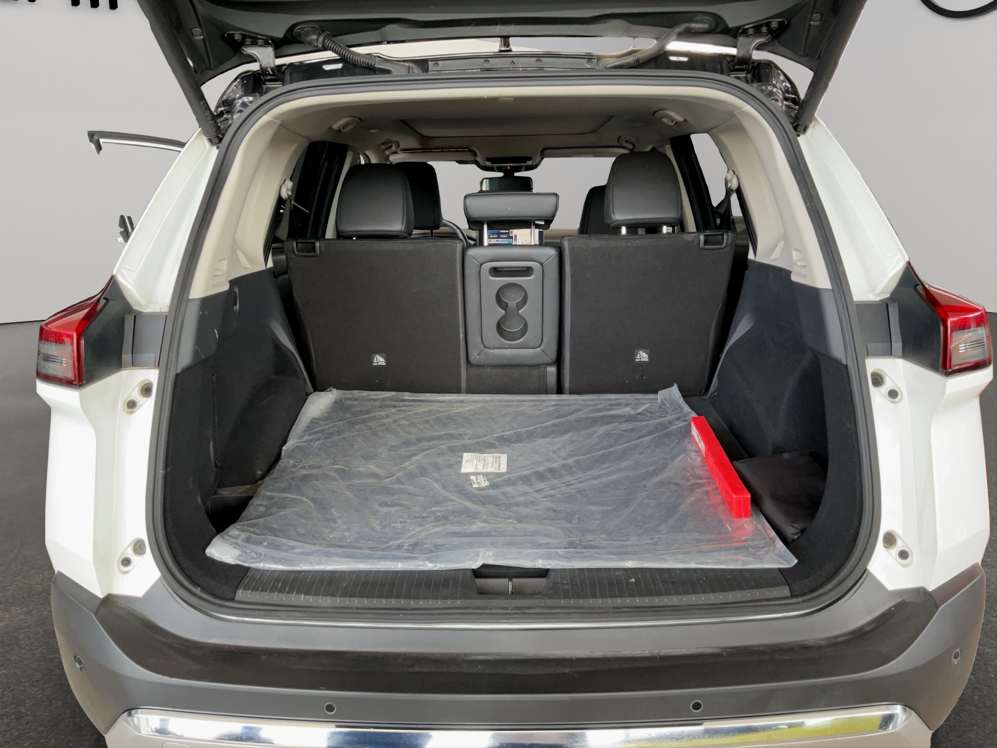 Nissan X-Trail  5 pts. Platinum Plus, TA, piel, QCP, GPS, ADAS, RA-19 2025