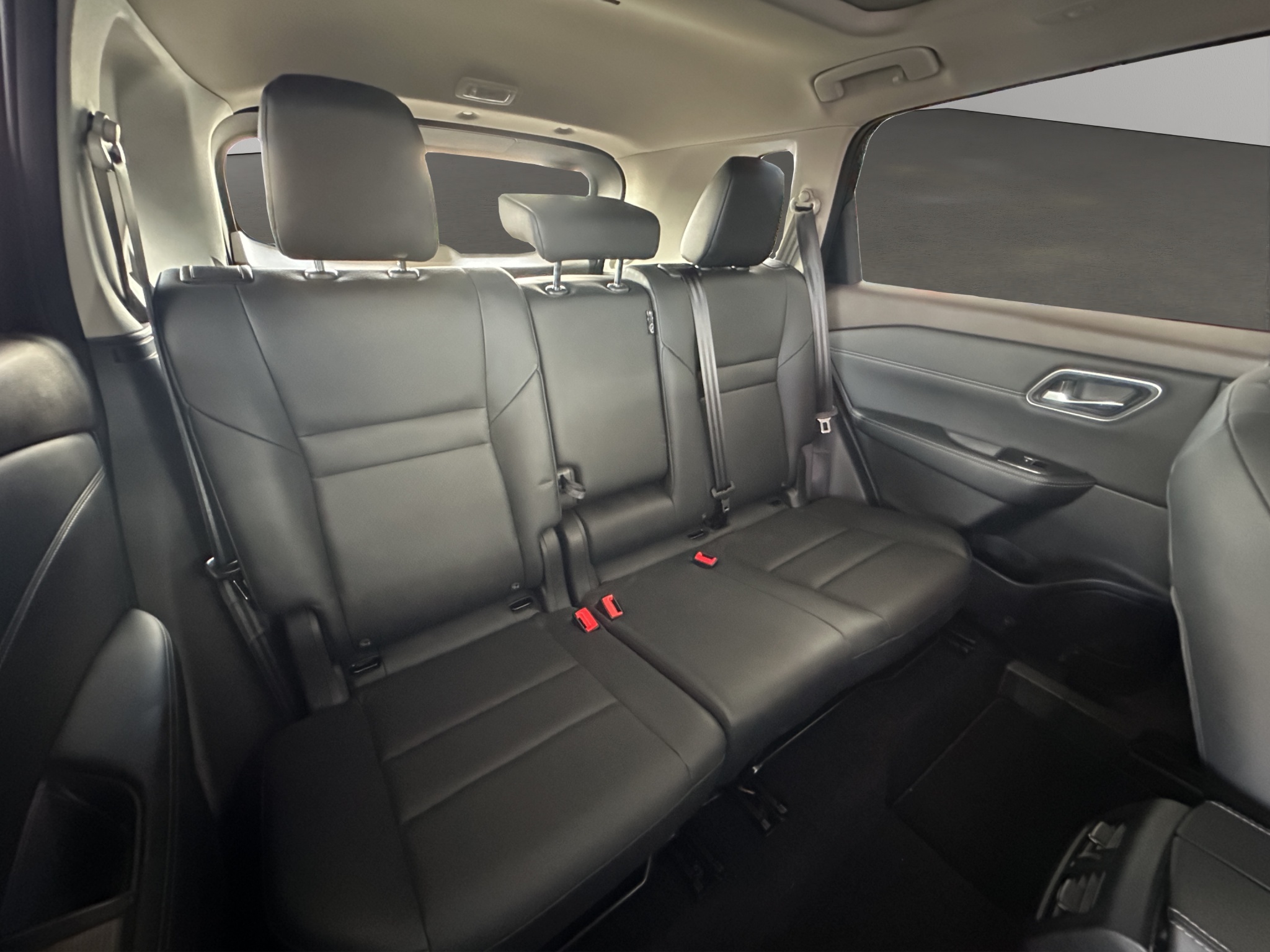 Nissan X-Trail  5 pts. Platinum Plus, TA, piel, QCP, GPS, ADAS, RA-19 2025