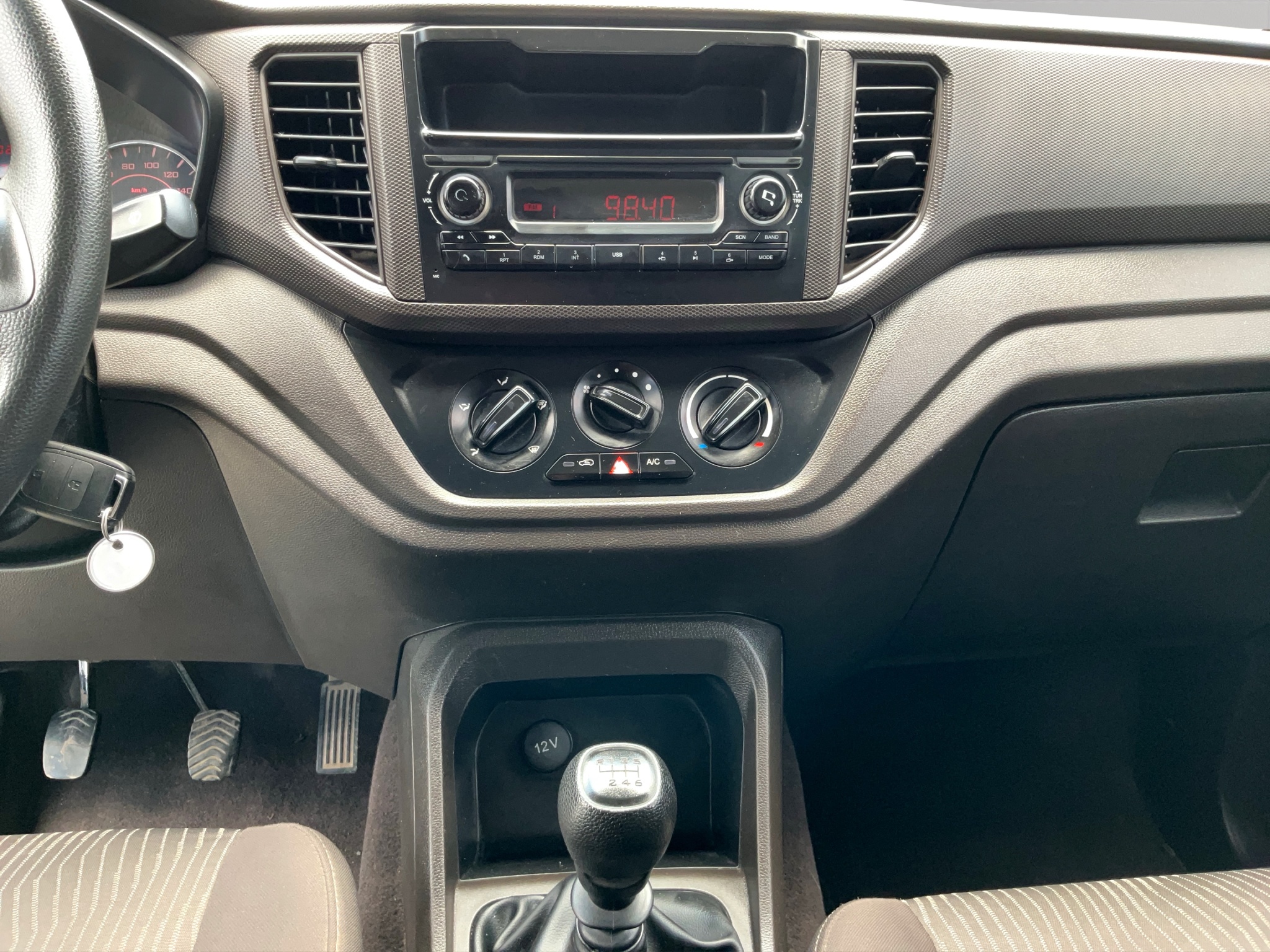 Chevrolet Comerciales Tornado Van Furgoneta 4 pts. LS, 1.5l, TM5, a/ac., RA-14 2024