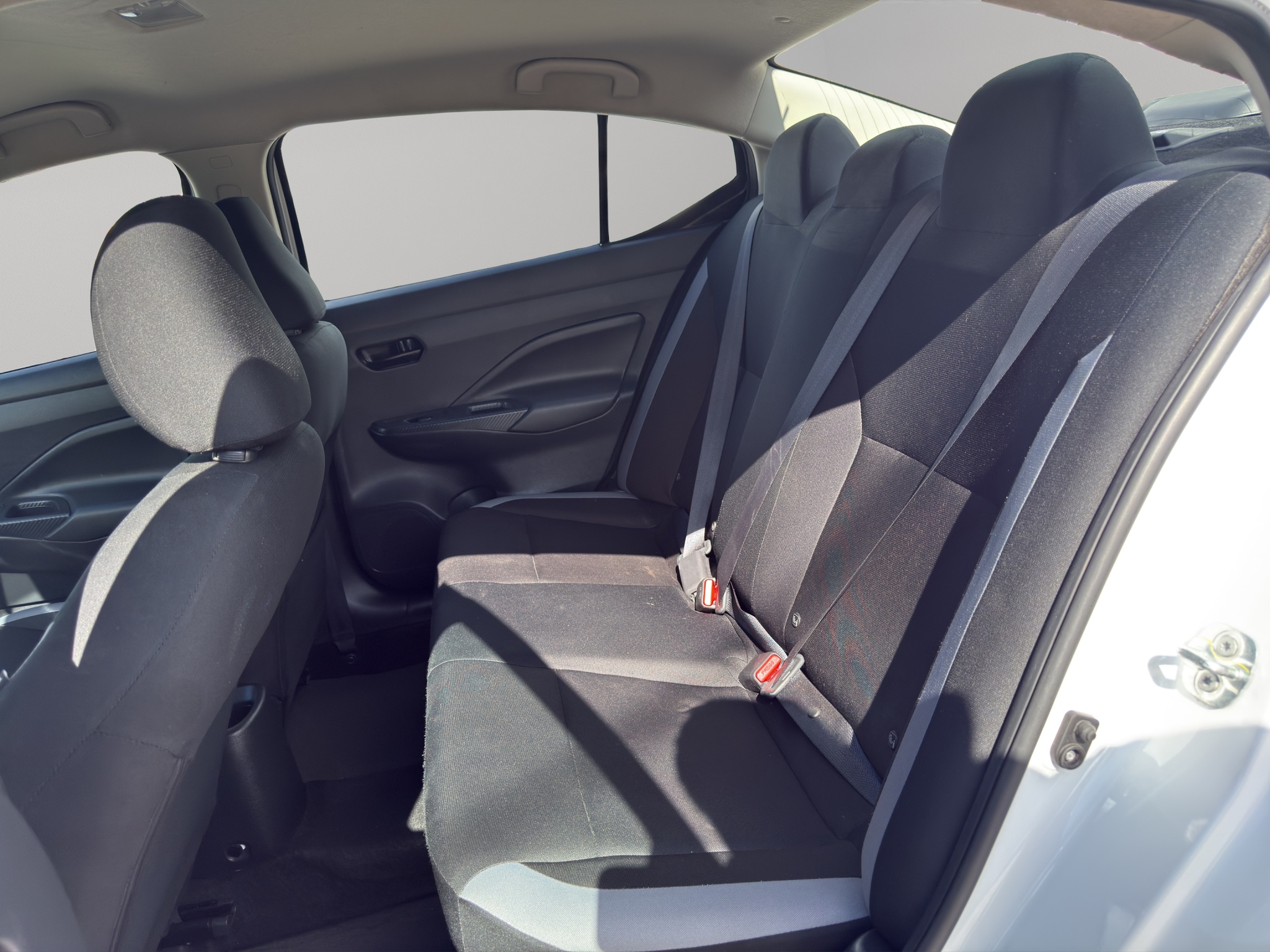 Nissan Versa SENSE CVT 2025