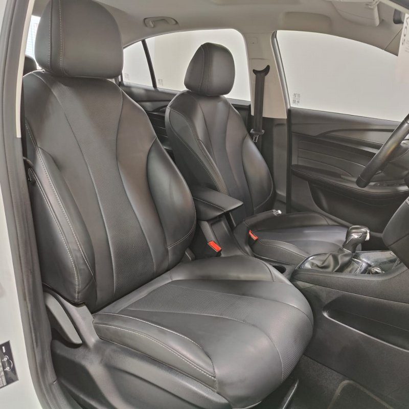 MG MG5 4 pts. Excite, 1.5l, TM5, VE, piel, RA-16 2023