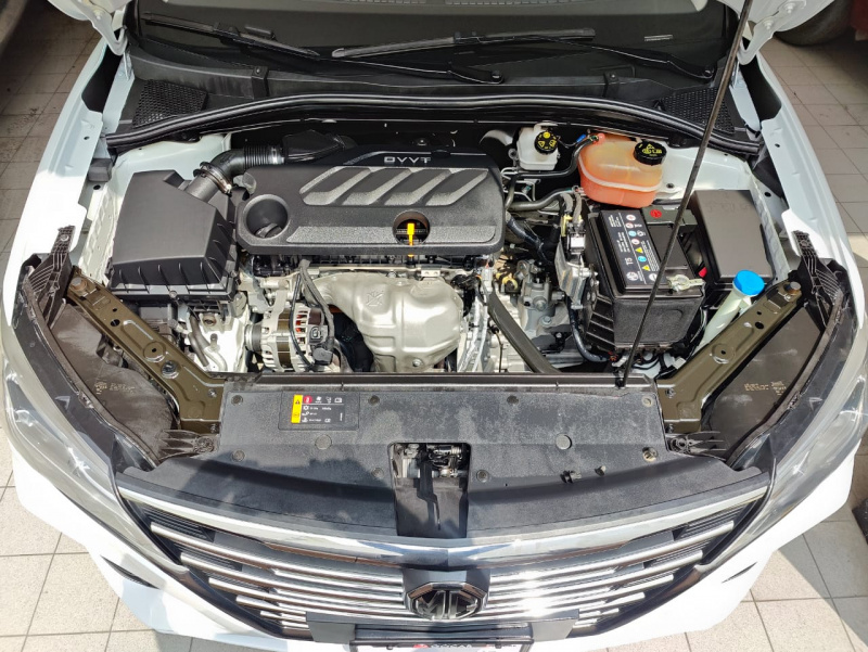 MG MG5 4 pts. Elegance, 1.5l, TM5, VE, piel, QC, RA-16 2024