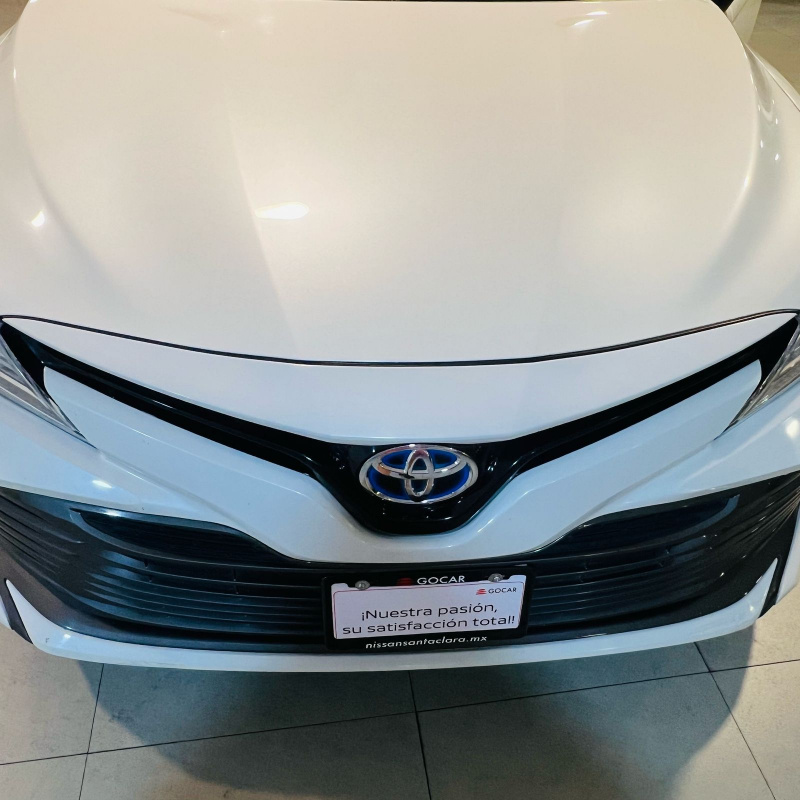 Toyota Camry 4 pts. HEV, TA, climatronic, piel, QC, f. led, RA-18 2019