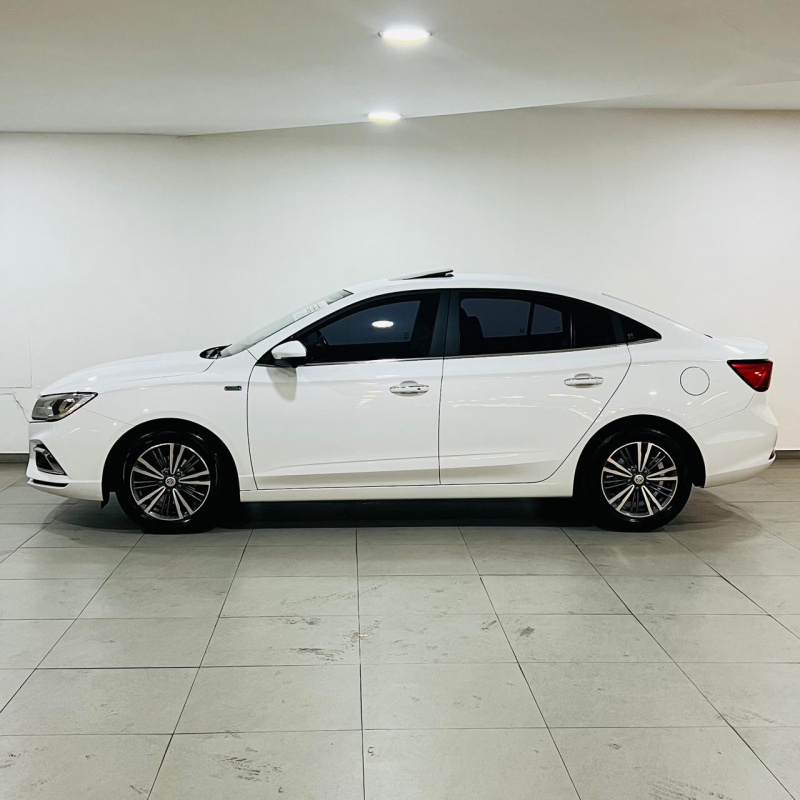 MG MG5 4 pts. Elegance, 1.5l, TM5, VE, piel, QC, RA-16 (línea anterior) 2024