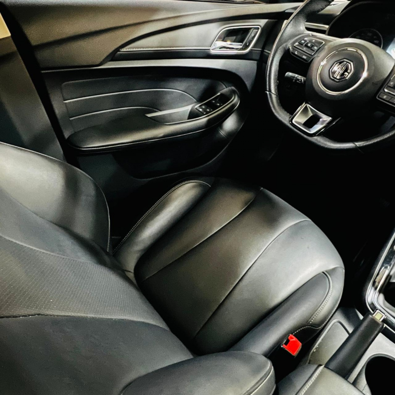MG MG5 4 pts. Elegance, 1.5l, TM5, VE, piel, QC, RA-16 (línea anterior) 2024