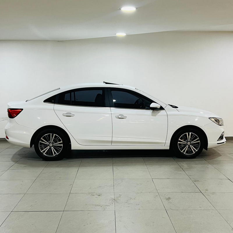 MG MG5 4 pts. Elegance, 1.5l, TM5, VE, piel, QC, RA-16 (línea anterior) 2024