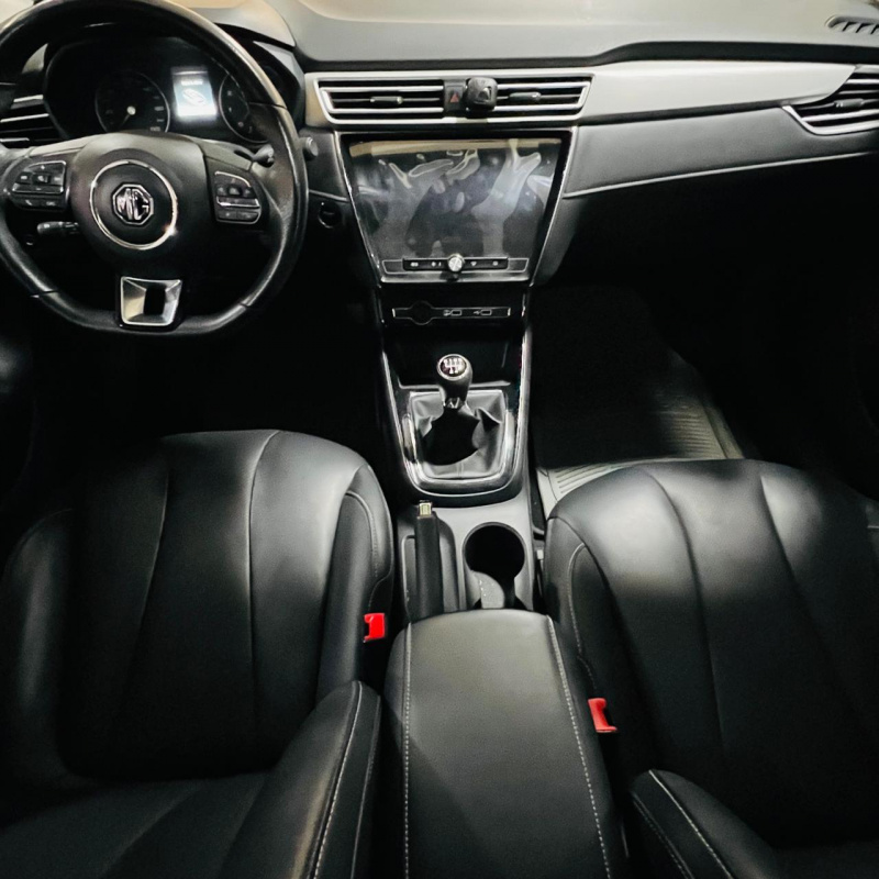 MG MG5 4 pts. Elegance, 1.5l, TM5, VE, piel, QC, RA-16 (línea anterior) 2024