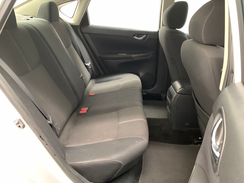 Nissan Sentra 4 pts. Sense, TM6, a/ac., RA-16 (cambio de línea) 2017