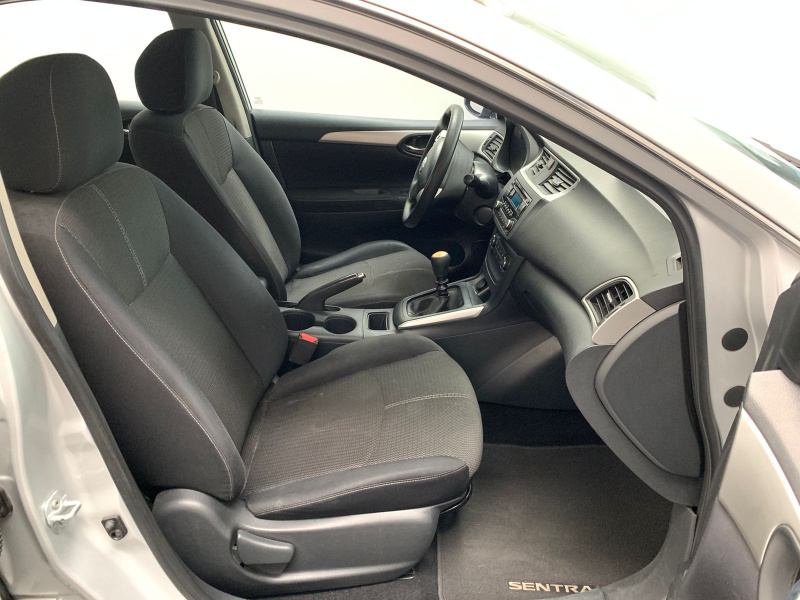 Nissan Sentra 4 pts. Sense, TM6, a/ac., RA-16 (cambio de línea) 2017